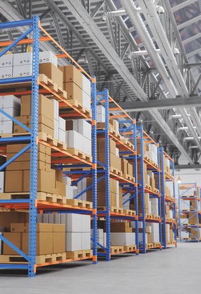 Odkurzanie i mycie na wysokościach hal produkcyjnych